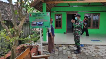 Koptu Darminto Datangi Keluarga Penerima Renovasi Rumah Program TMMD 110 Bojonegoro